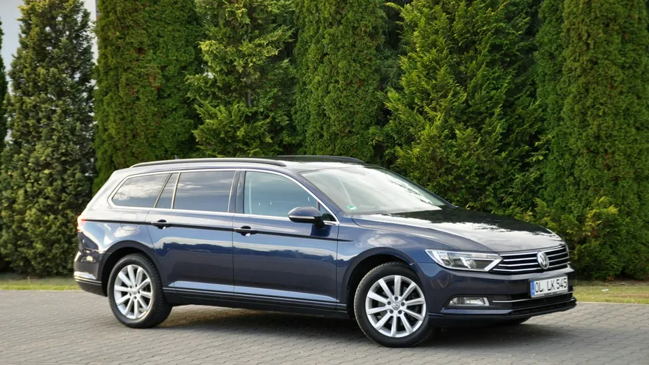 VOLKSWAGEN Passat -