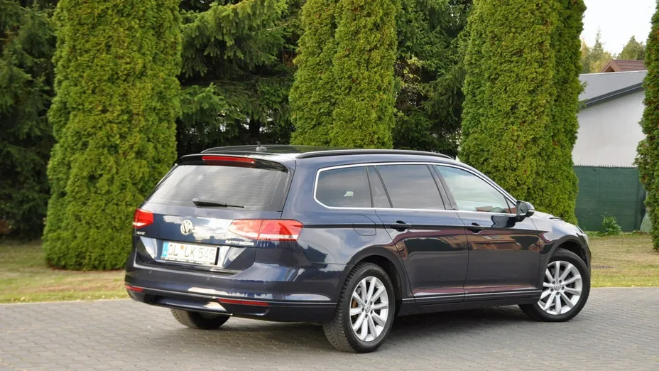 VOLKSWAGEN Passat -