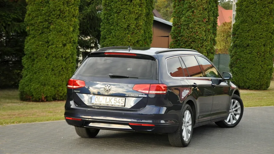 VOLKSWAGEN Passat -