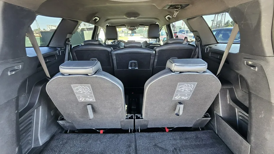 PEUGEOT 5008 -