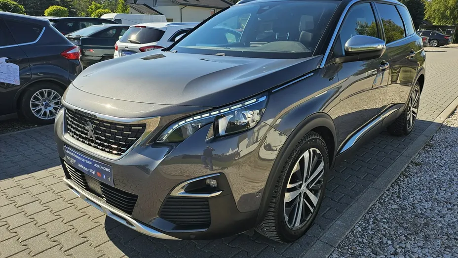 PEUGEOT 5008 -