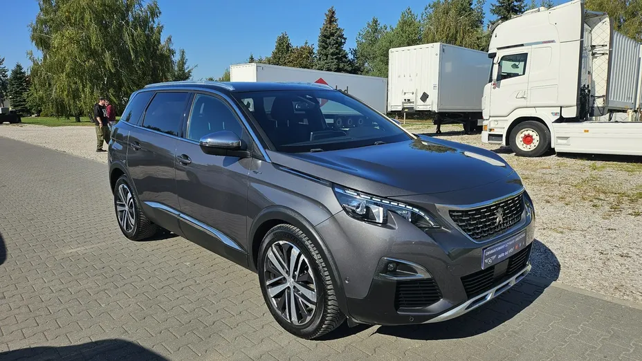 PEUGEOT 5008 -