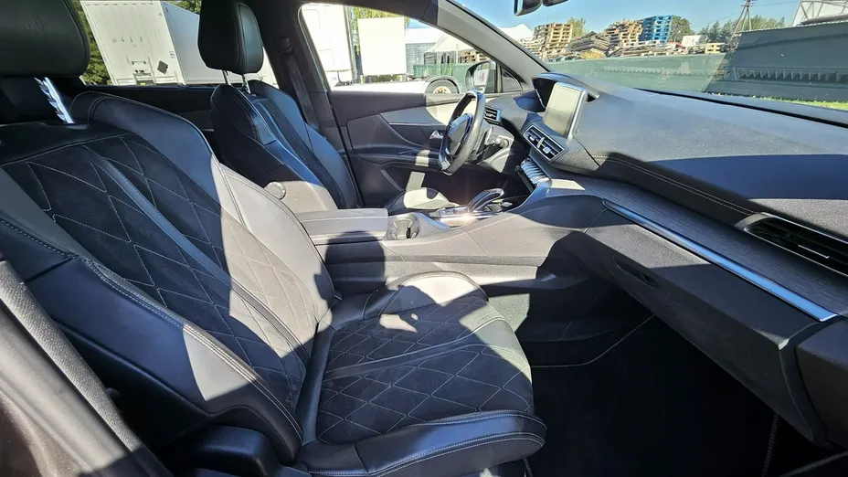 PEUGEOT 5008 -