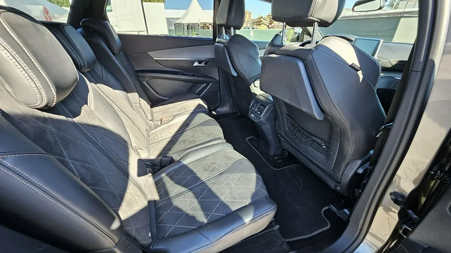 PEUGEOT 5008 -