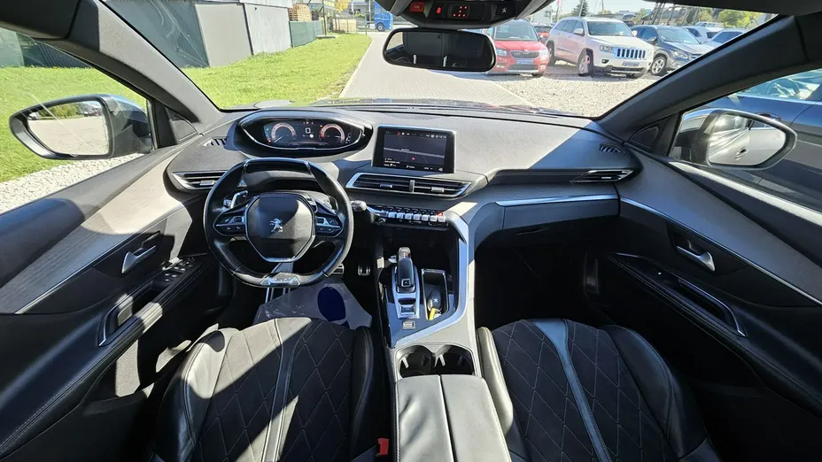 PEUGEOT 5008 -