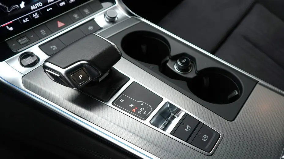 AUDI A6 -