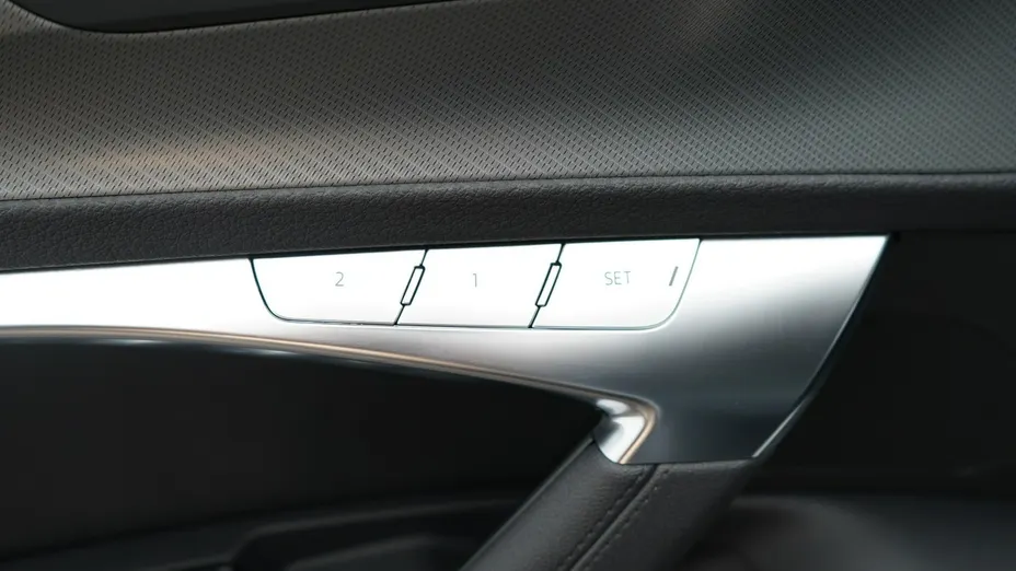 AUDI A6 -