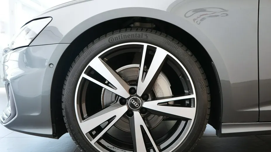 AUDI A6 -