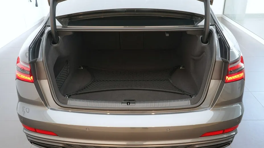 AUDI A6 -