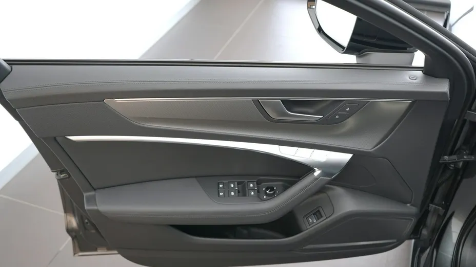 AUDI A6 -