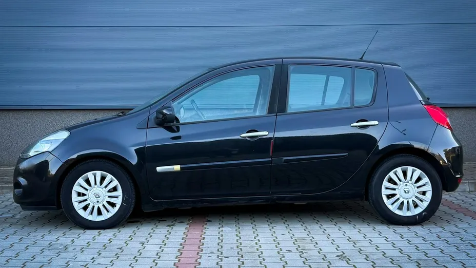 RENAULT Clio -