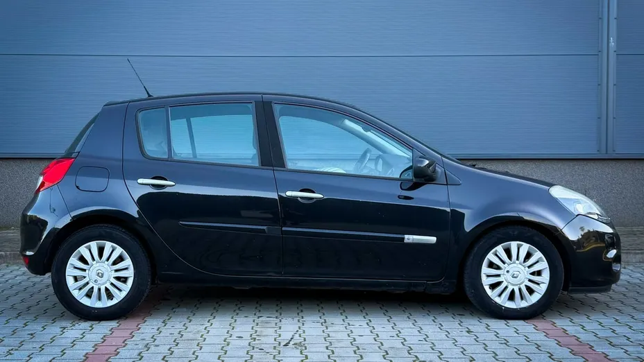 RENAULT Clio -