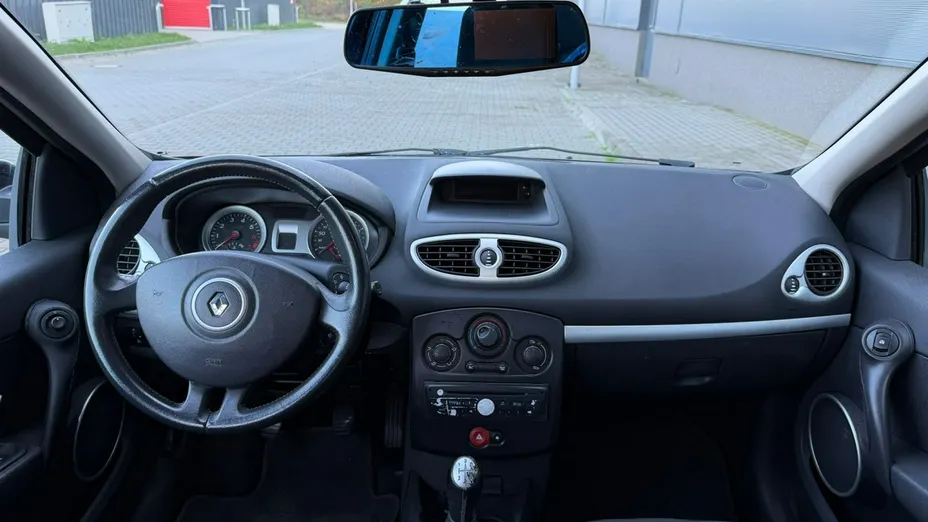 RENAULT Clio -
