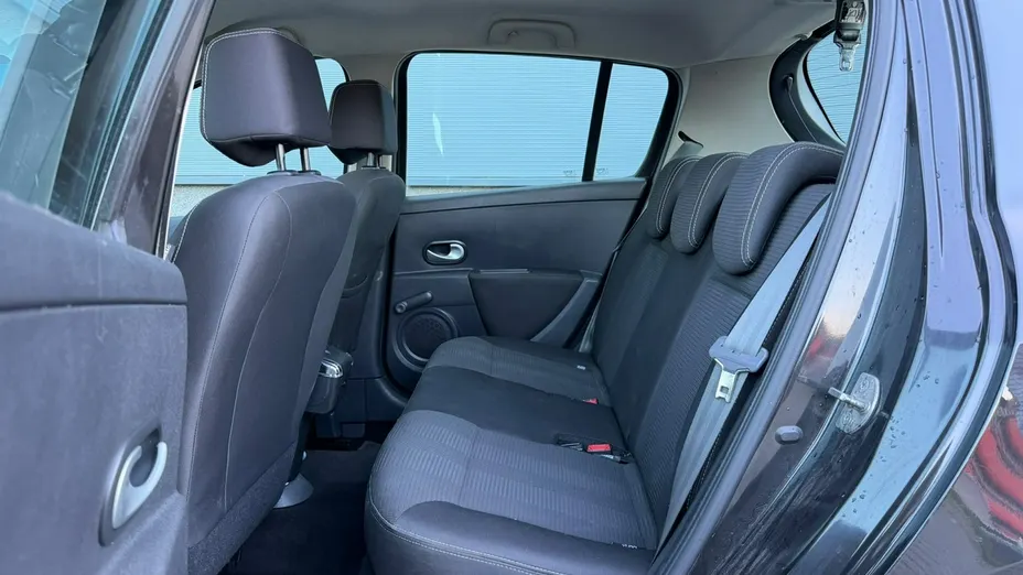 RENAULT Clio -