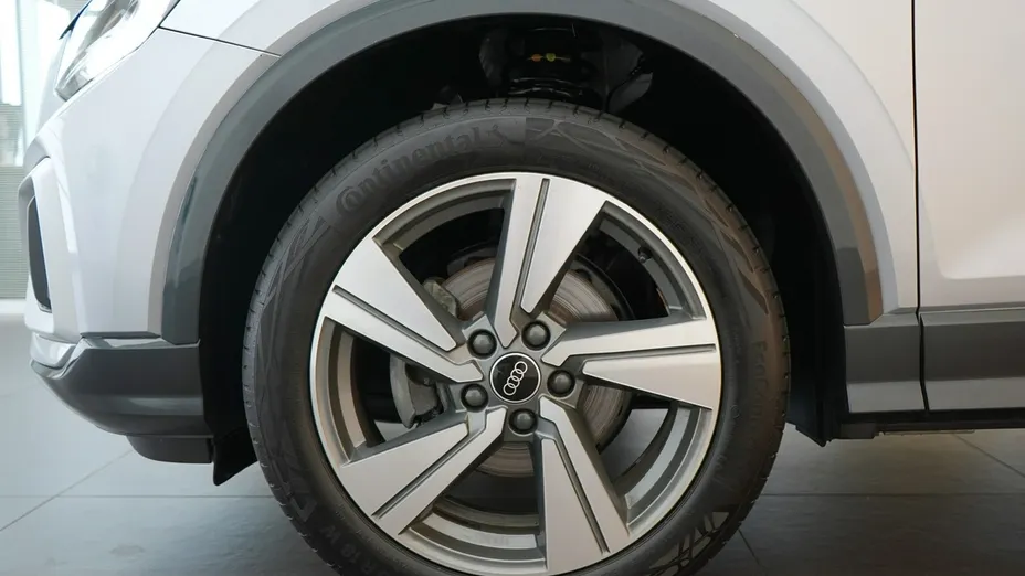 AUDI Q2 -