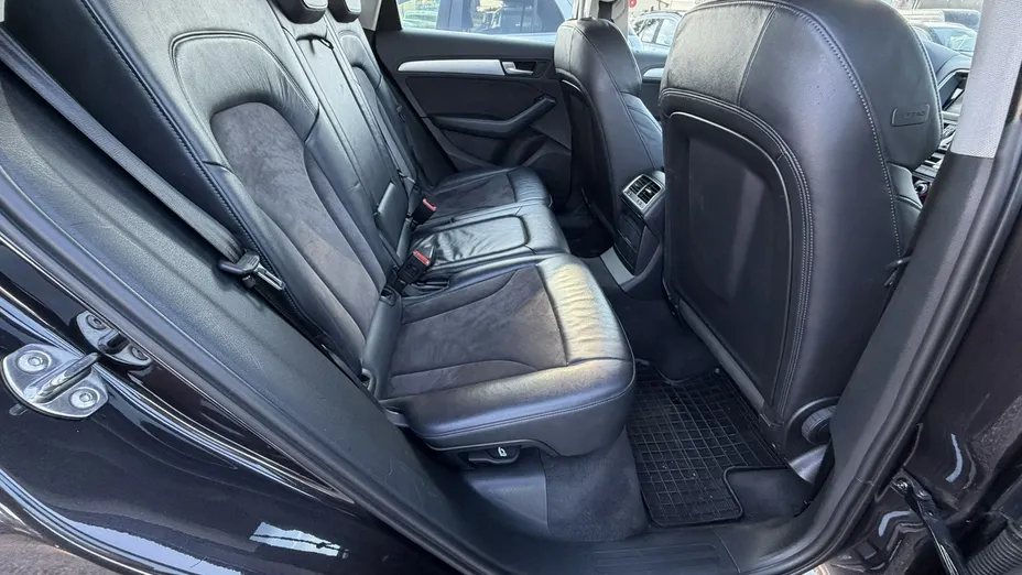 AUDI Q5 -