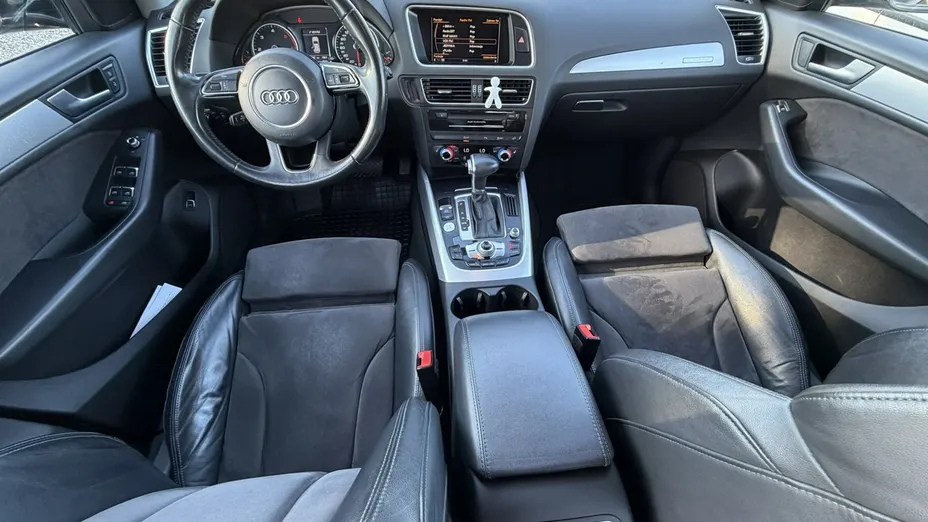 AUDI Q5 -