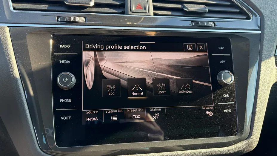 VOLKSWAGEN Tiguan -