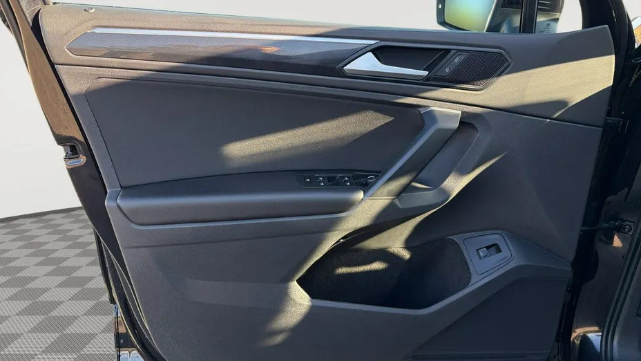 VOLKSWAGEN Tiguan -