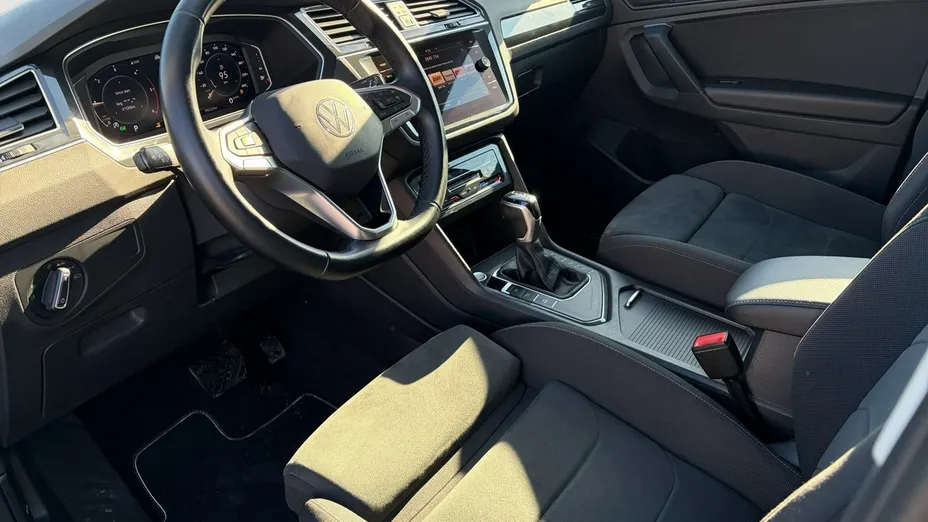 VOLKSWAGEN Tiguan -