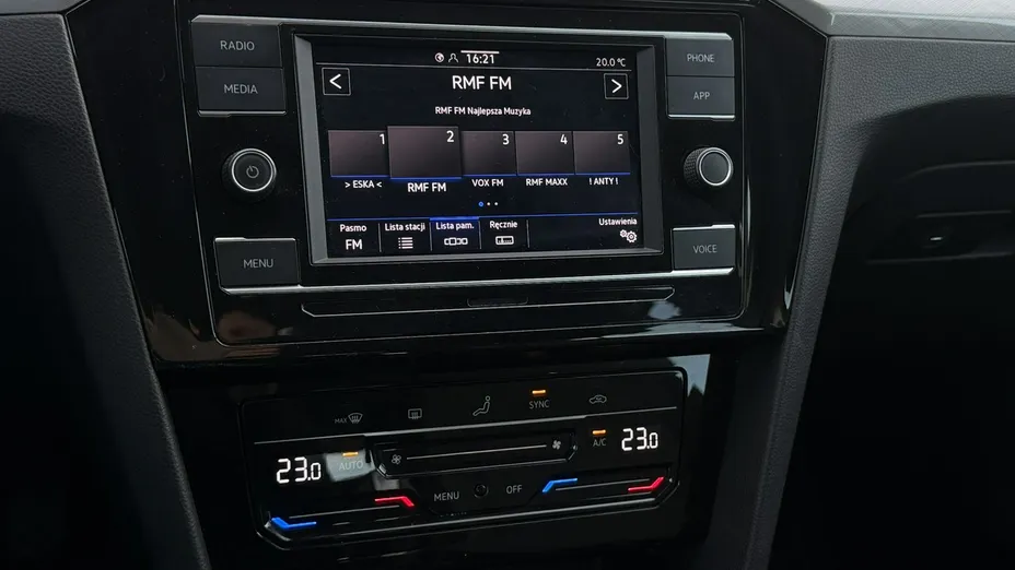 VOLKSWAGEN Passat -