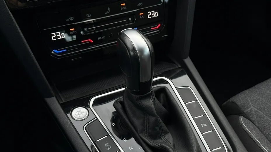 VOLKSWAGEN Passat -