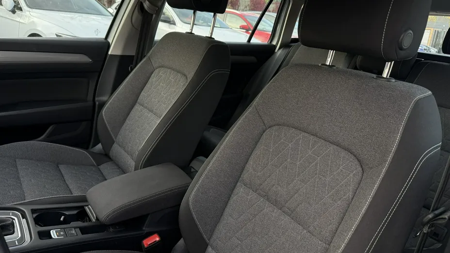 VOLKSWAGEN Passat -