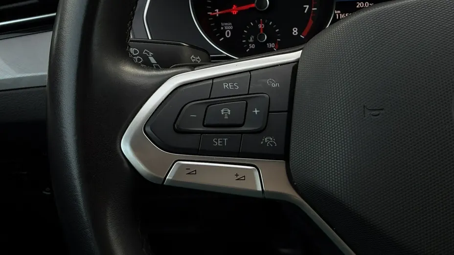 VOLKSWAGEN Passat -