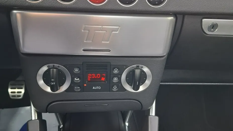 AUDI TT -