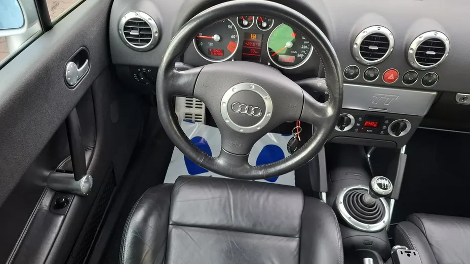 AUDI TT -