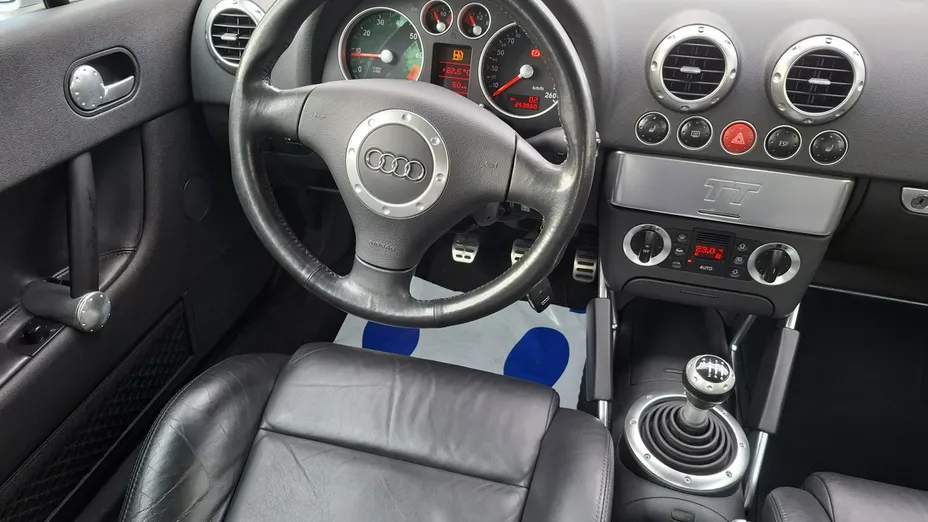 AUDI TT -