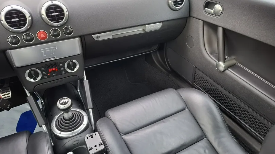 AUDI TT -