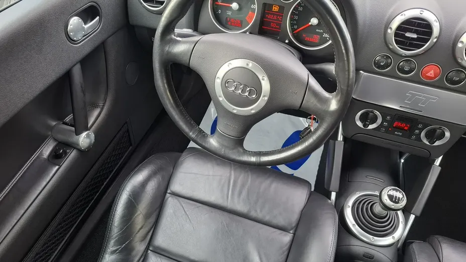 AUDI TT -
