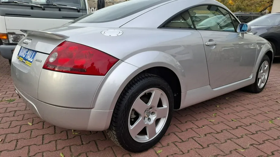 AUDI TT -