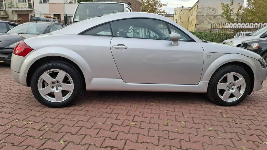 AUDI TT -