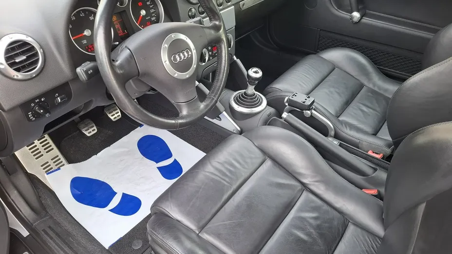 AUDI TT -