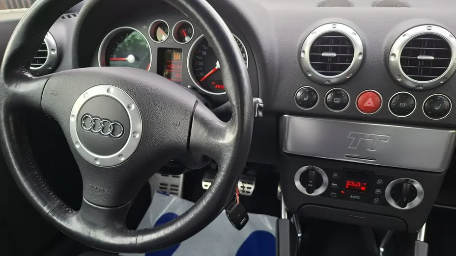 AUDI TT -
