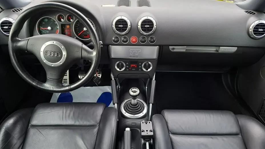 AUDI TT -