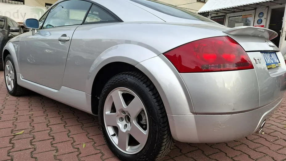 AUDI TT -