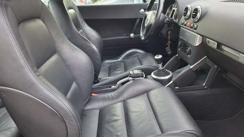 AUDI TT -