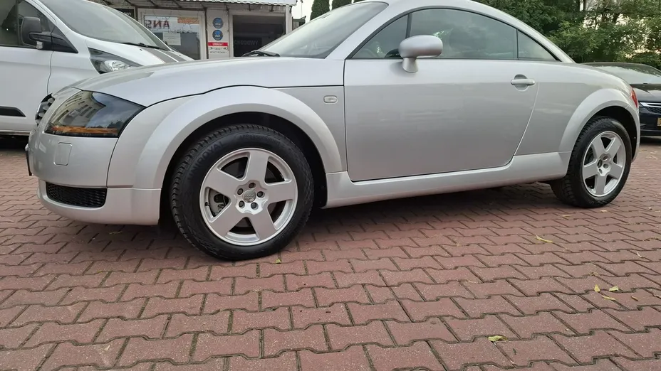 AUDI TT -