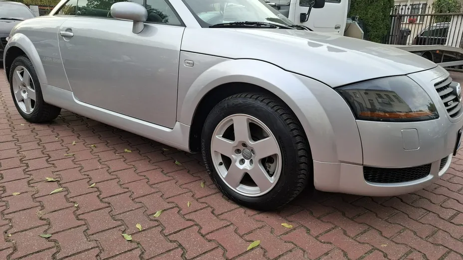 AUDI TT -