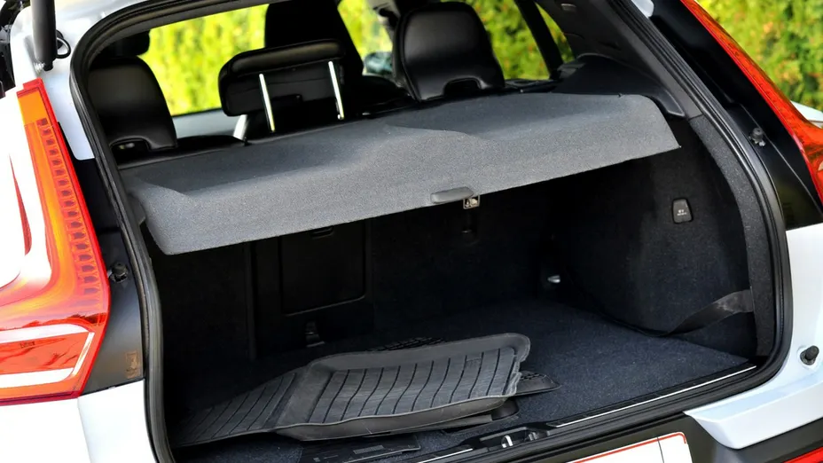 VOLVO XC40 -