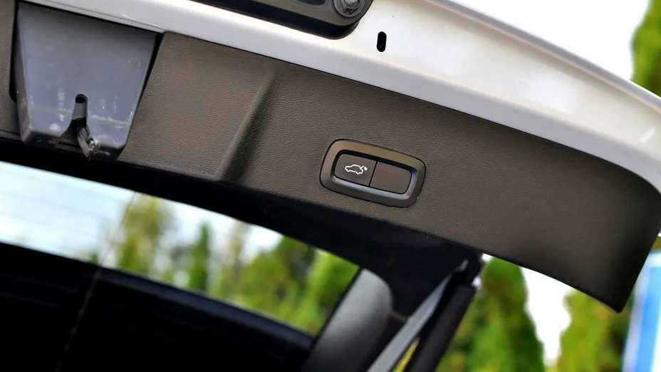 VOLVO XC40 -