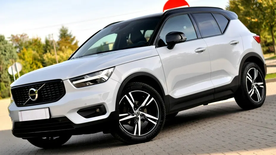 VOLVO XC40 -