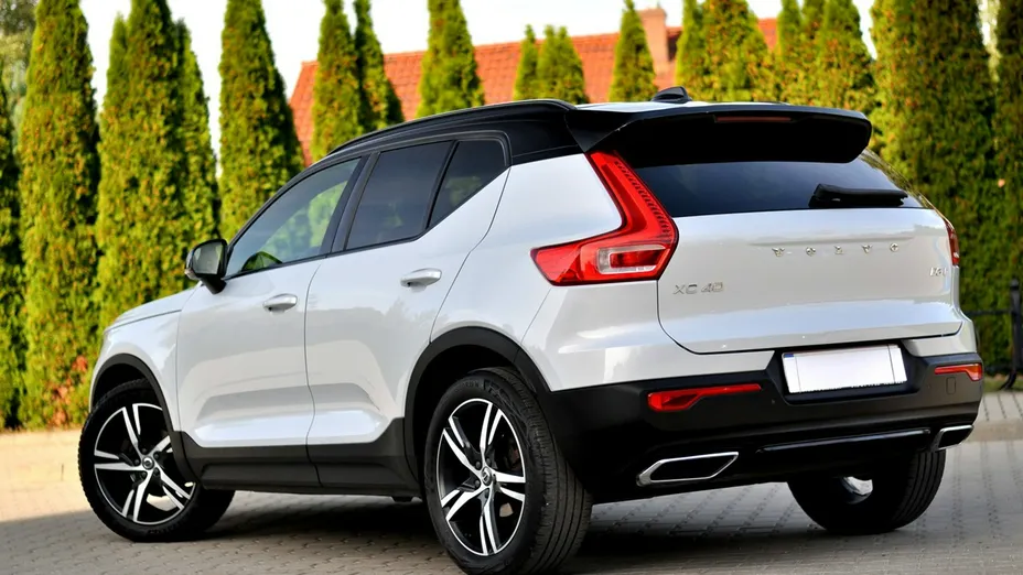 VOLVO XC40 -