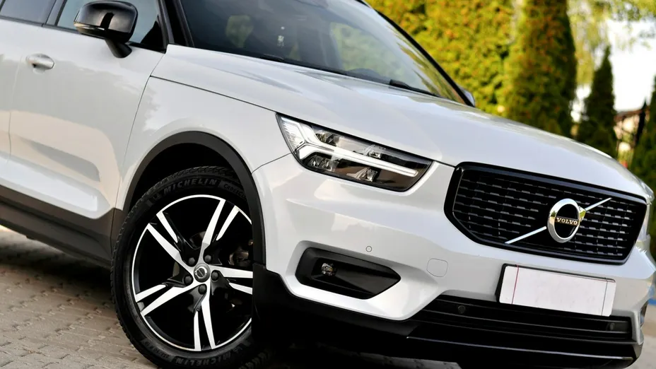 VOLVO XC40 -