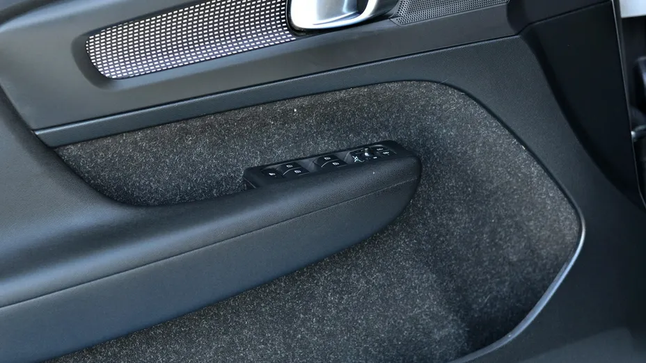 VOLVO XC40 -