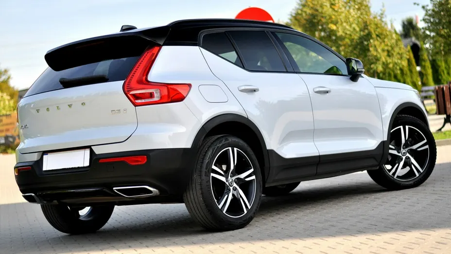 VOLVO XC40 -