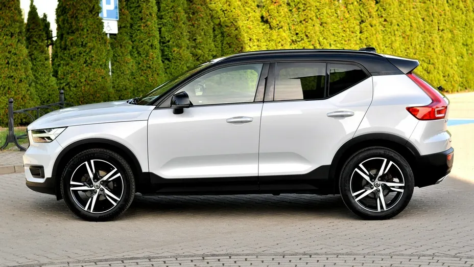 VOLVO XC40 -